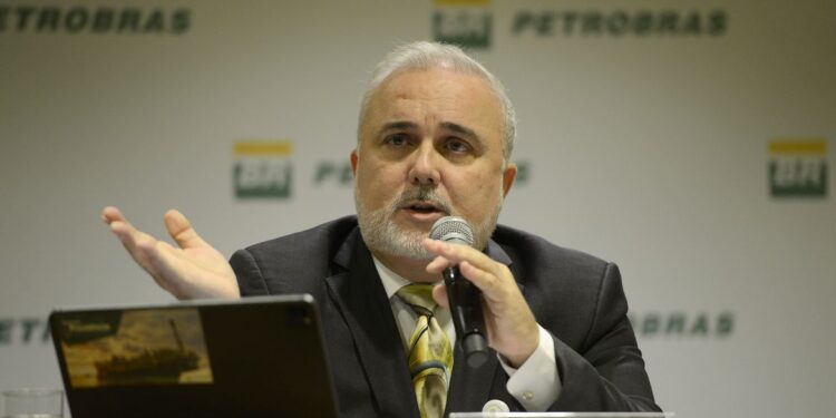 Prates descarta manter atual política de preços da Petrobras