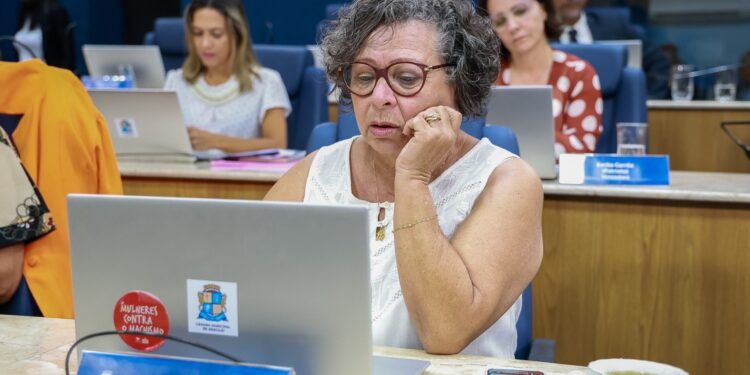Medidas meramente punitivistas e criminalizadoras contra crianças e adolescentes só agravarão violência no país”, diz Professora Ângela Melo