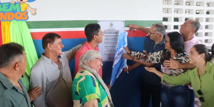 Prefeitura de Salgado recupera e reinaugura escola deteriorada na zona rural