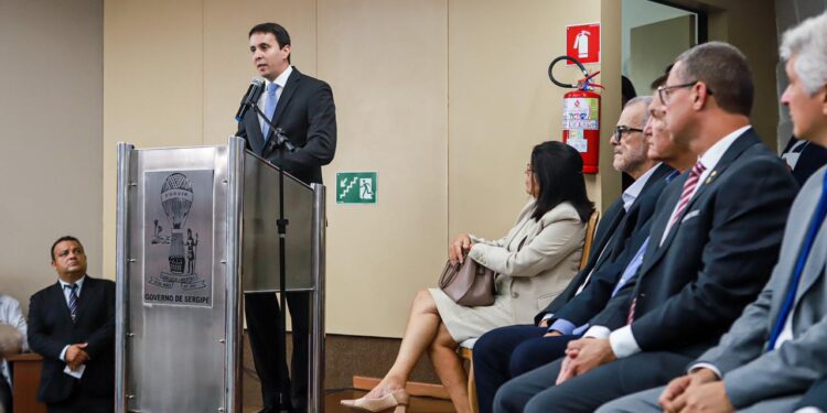 Governador empossa novo procurador-geral do Estado, Carlos Pinna de Assis Júnior