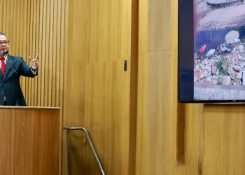 Eduardo Lima externa preocupação com o esgotamento sanitário de Aracaju