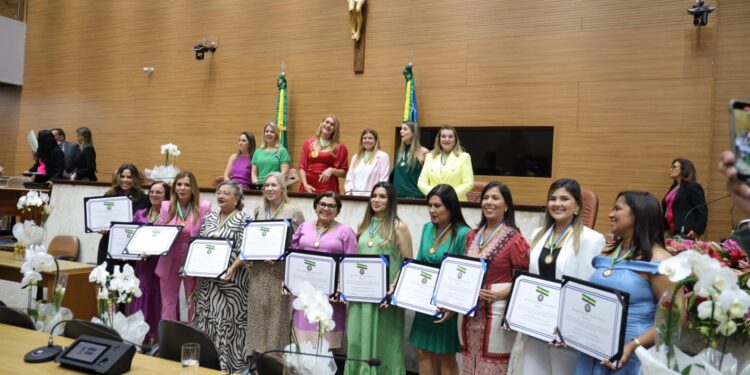 Homenagem na Alese: prefeitas sergipanas falam de pautas femininas