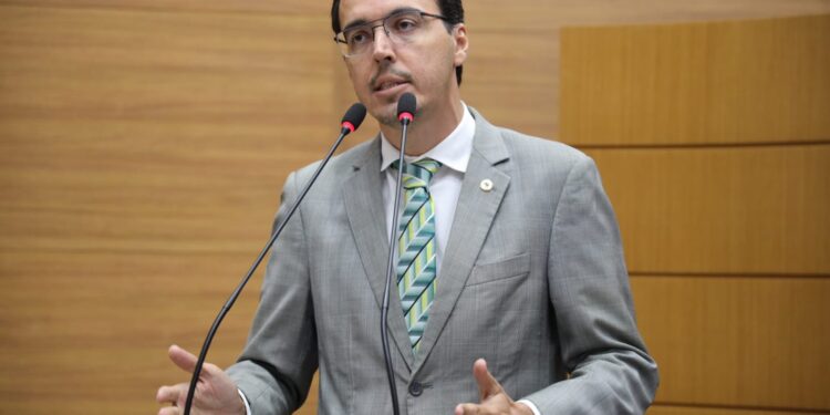 Deputado Georgeo Passos cobra convocação de policiais concursados