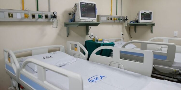 Março Azul: internações por câncer de intestino batem recorde no país