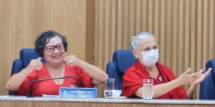 Professora Ângela Melo parabeniza decisão da UFS em conceder título de Doutora Honoris Causa à professora e ex-deputada Ana Lúcia