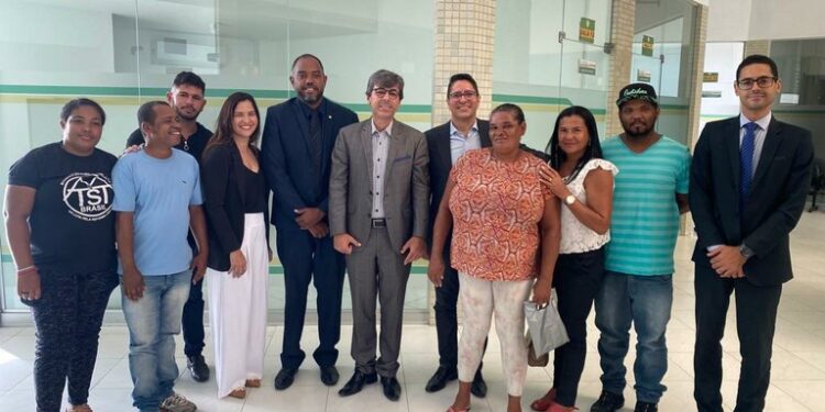 Ricardo Marques busca solução para problemas sociais de moradores de ocupações em Aracaju