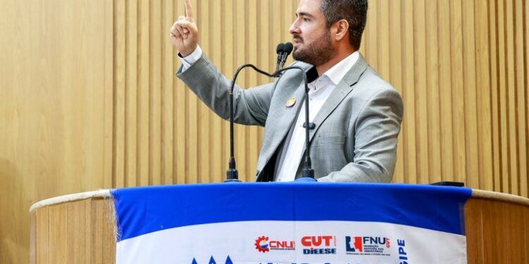 Ricardo Vasconcelos defende o caráter público da Deso em Audiência Pública