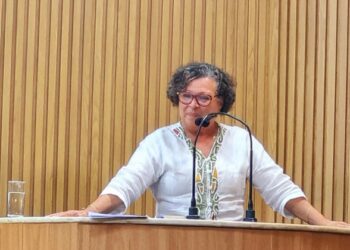 Em audiência pública, professora Ângela Melo (PT) reafirma defesa da DESO e diz que  água e saneamento são diretos da população e não mercadorias