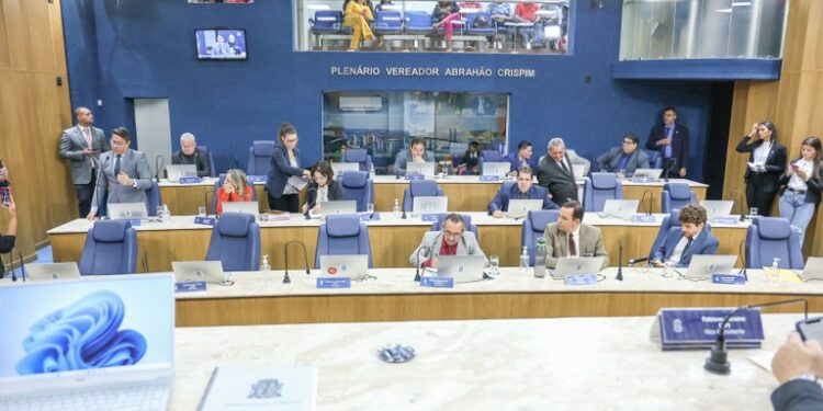 Câmara Municipal aprova projeto que acrescenta dados históricos nas placas indicativas das ruas de Aracaju