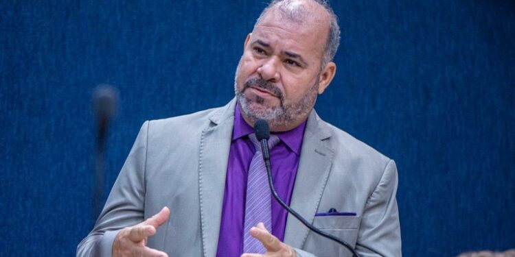 “Prefeitura terceirizando atividade fim é prefeitura fraca”, afirma Isac