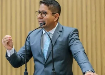 Ricardo questiona se querem privatizar a saúde de Aracaju