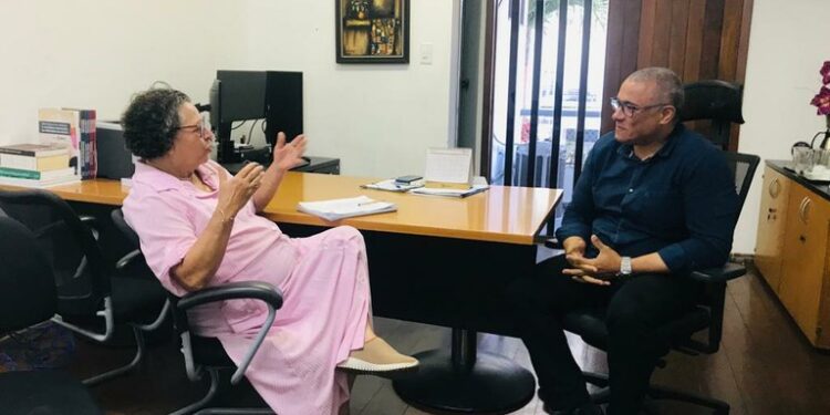 Em reunião com Secretário Municipal de Educação, Professora Ângela Melo apresenta demandas da educação pública de Aracaju