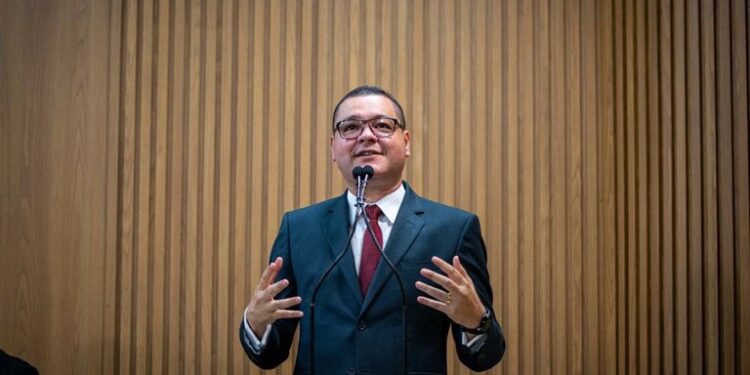 De autoria de Eduardo Lima, PL que cria Semana de Conscientização contra a Erotização Infantil é aprovado em 1° discussão