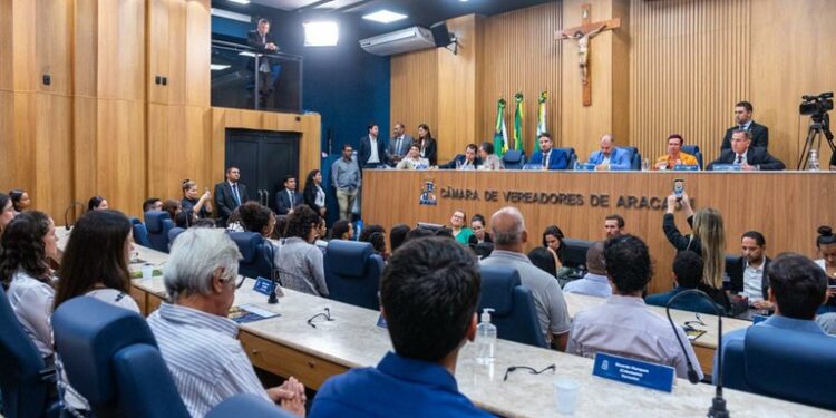 Câmara de Aracaju empossa 43 novos servidores