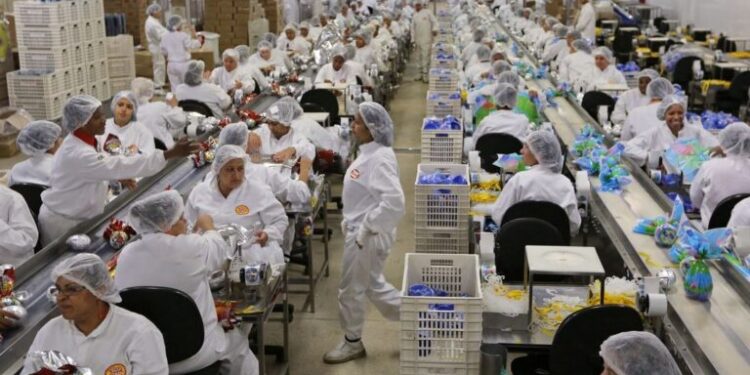 Produção industrial registra menor índice desde 2017, diz CNI