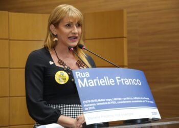 Deputada volta a cobrar justiça pela morte de Marielle Franco