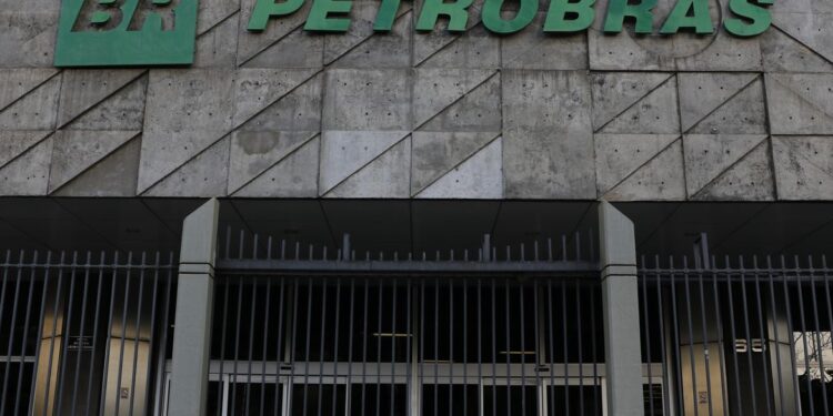 Governo indica novos candidatos para conselhos da Petrobras