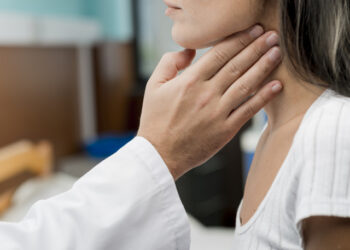 Endocrinologista alerta que nódulos tireoidianos são mais frequentes em mulheres