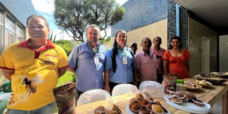 Mostra de gêneros alimentícios da agricultura familiar apresenta diversidade de produtos para a merenda escolar sergipana