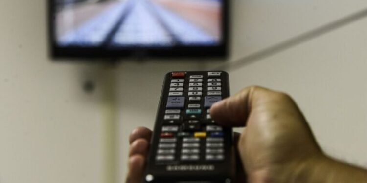 Famílias de baixa renda podem solicitar parabólica digital gratuita