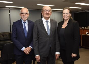 Prefeito Edvaldo é recebido pelo presidente do Senado e pelo ministro Gilmar Mendes, do STF