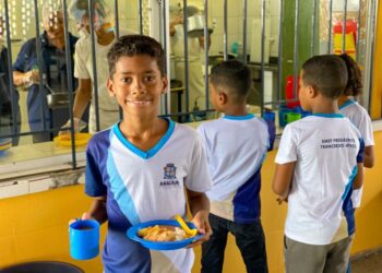 Prefeitura de Aracaju realiza teste de aceitabilidade para inclusão de peixe na merenda escolar