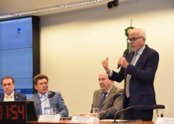 Prefeito Edvaldo discute reforma tributária em audiência pública da Câmara dos Deputados