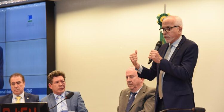 Prefeito Edvaldo discute reforma tributária em audiência pública da Câmara dos Deputados