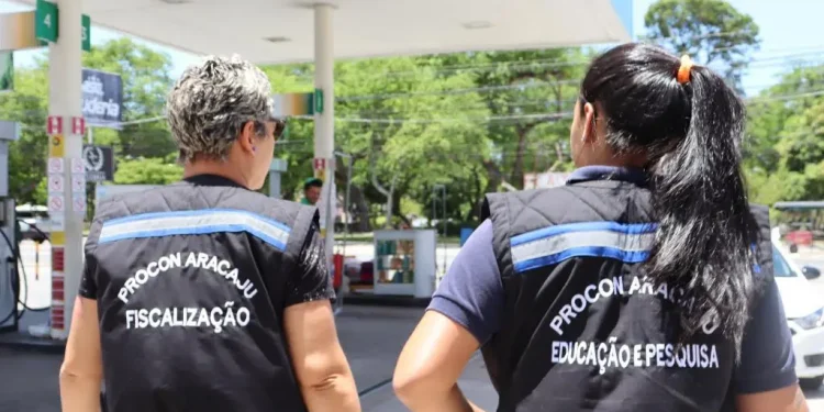Procon Aracaju fiscaliza os postos de combustíveis da capital