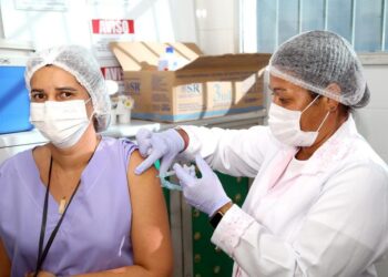 Neste sábado, vacinação estará disponível em oito UBSs e três shoppings