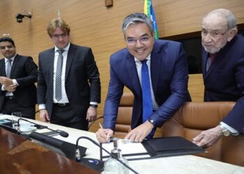 Sérgio Reis é empossado deputado estadual na Alese