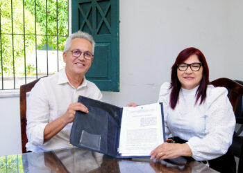 Prefeito Marcos Santana assina convênio junto ao IFS para ampliação de matrículas e transporte de estudantes do campus São Cristóvão