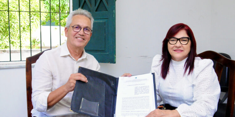 Prefeito Marcos Santana assina convênio junto ao IFS para ampliação de matrículas e transporte de estudantes do campus São Cristóvão