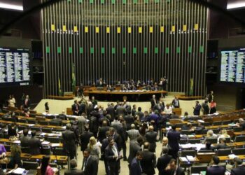 Câmara aprova pensão especial para filhos de vítimas de feminicídio