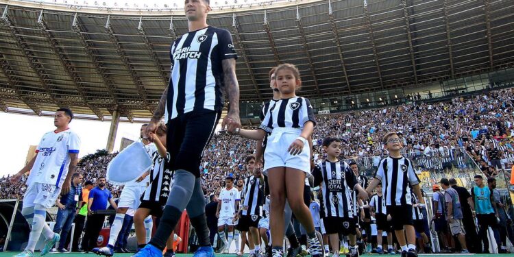 Copa do Brasil: Botafogo e Brasiliense duelam em clima de decisão