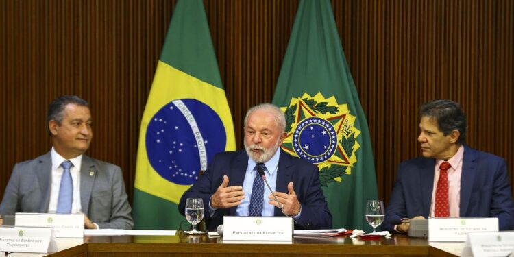 “Não podemos ficar chorando o dinheiro que falta”, diz Lula