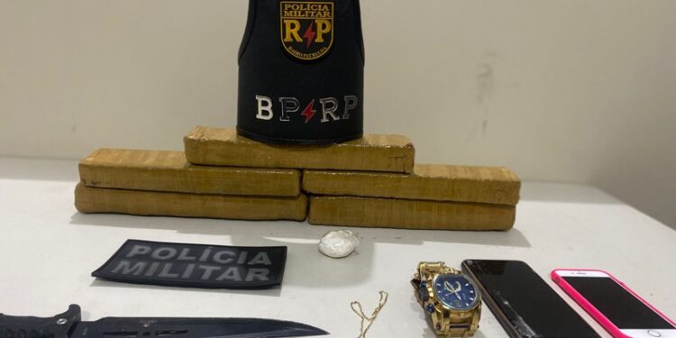 PM prende dupla com cinco tabletes de maconha na Zona Oeste de Aracaju