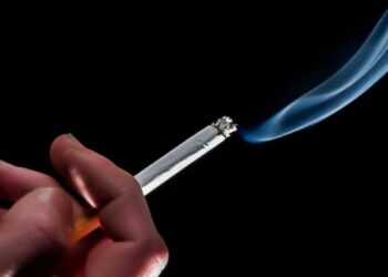 Nove em cada dez adolescentes compram cigarro em comércio autorizado