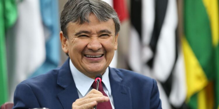 Ministro anuncia R$ 400 milhões para busca ativa do CadÚnico