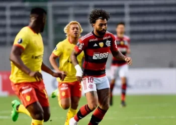 Flamengo volta a se desorganizar, e decisão de escalar reservas na Libertadores precisa ser questionada