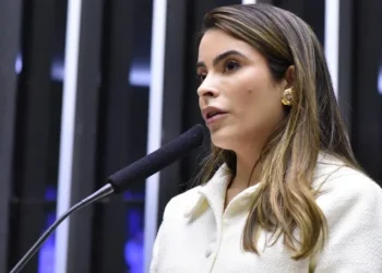 Deputada Yandra Moura defende piso nacional para profissionais da enfermagem e reafirma apoio à categoria