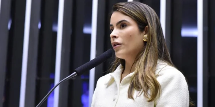 Deputada Yandra Moura defende piso nacional para profissionais da enfermagem e reafirma apoio à categoria