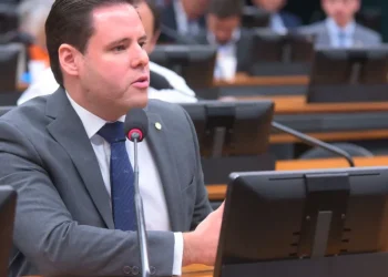 “Tentou me calar e agora quer calar o Brasil”, afirma Rodrigo Valadares sobre autor do ‘PL da Censura’