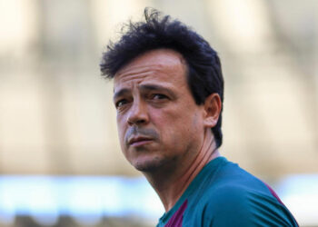 Em alta, Fernando Diniz ganha força e pode deixar o Fluminense para assumir novo projeto
