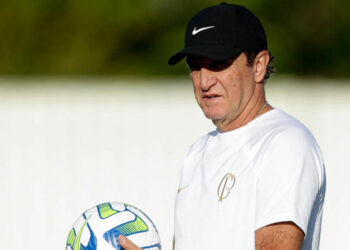 Qual a multa no contrato entre Cuca e Corinthians em caso de demissão?