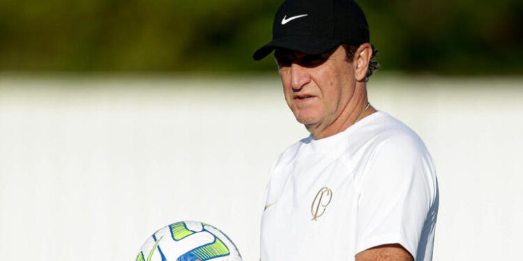 Qual a multa no contrato entre Cuca e Corinthians em caso de demissão?