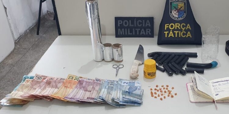Polícia Militar prende homem por tráfico de drogas no Bairro Atalaia
