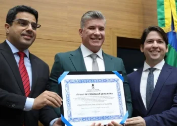 Cristiano Cavalcante recebe na Alese Título Cidadão Sergipano