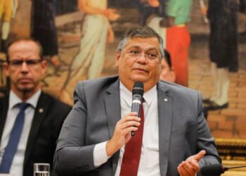 Deputados da oposição enviam pedido de prisão de Dino à PGR