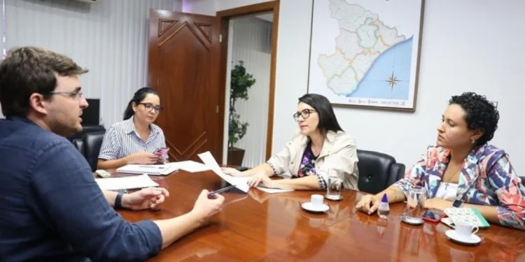Danielle Garcia participa de fórum de políticas para as mulheres e busca recursos para projetos voltados às sergipanas